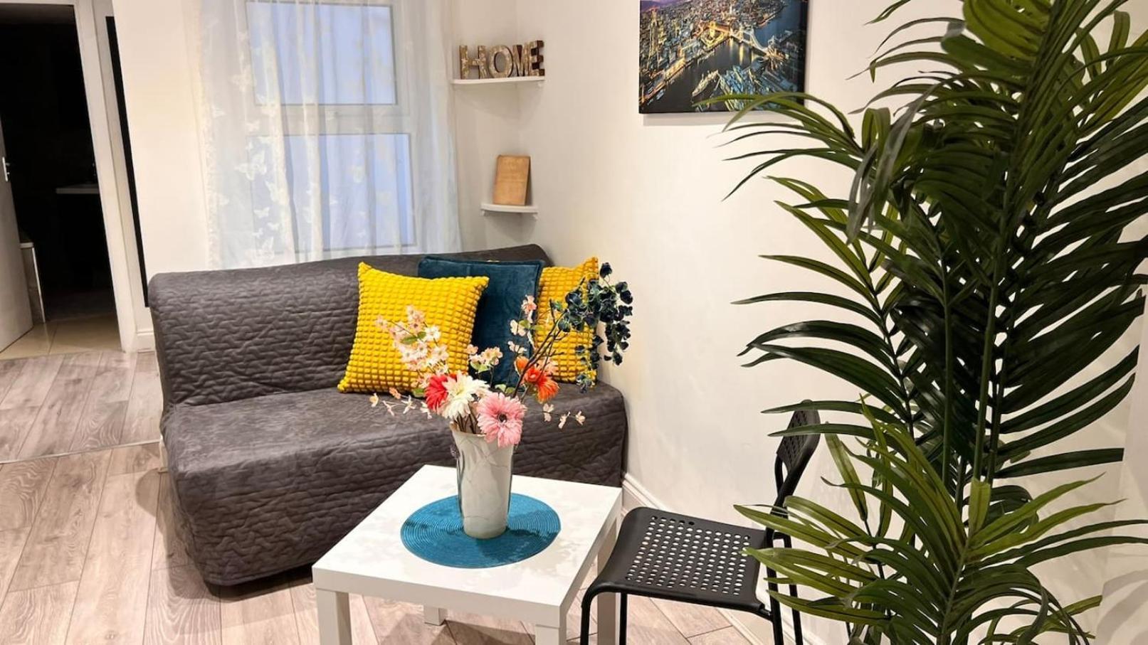 Cute And Cosy In Kensington Apartment