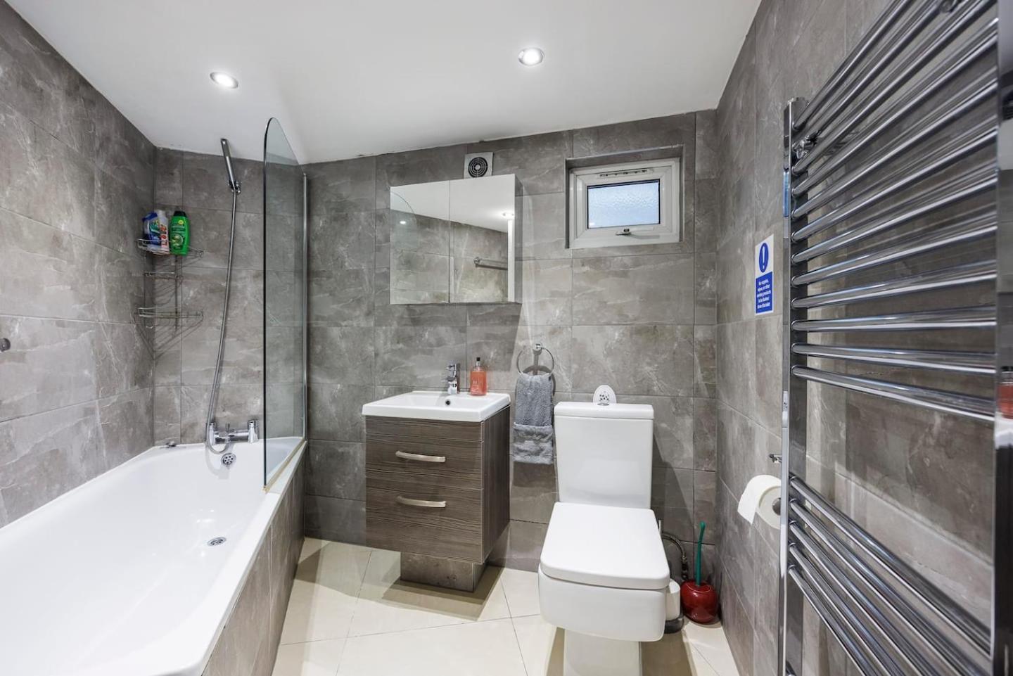 Cute And Cosy In Kensington Apartment London